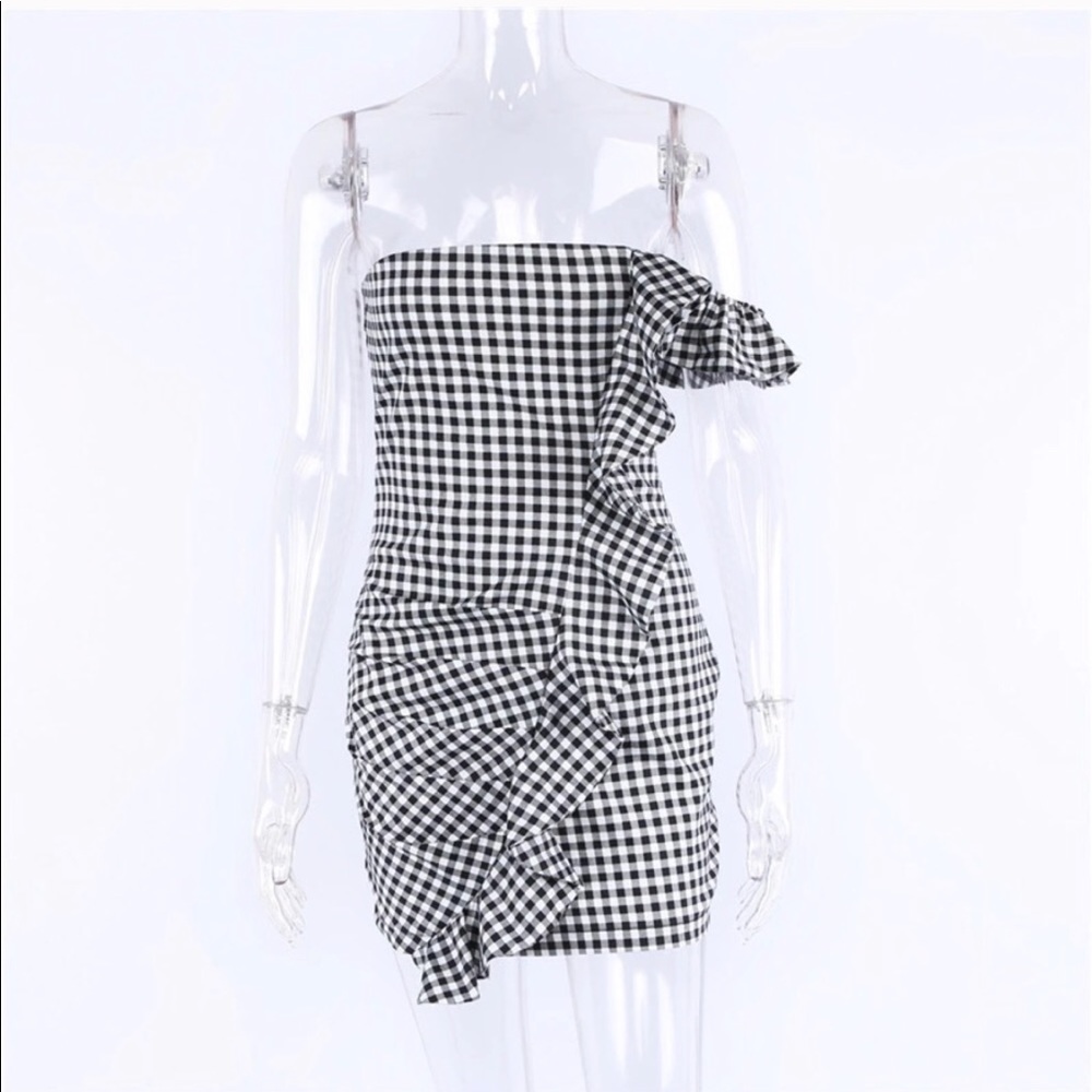 Host Pick ๐ Ginham Ruffle Dress - Picture 3 of 4